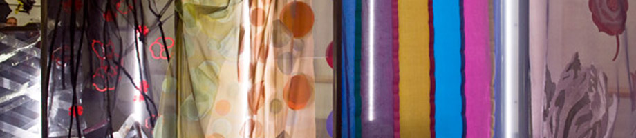 Opulent und effektvoll: Ulf Moritz Stoffvisionen im Neuen Museum